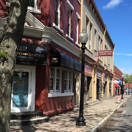 Welcome To Hat City Danbury, A Suburban Retreat ภายนอก รูปภาพ