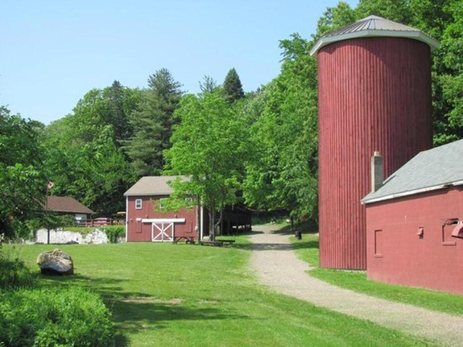 Welcome To Hat City Danbury, A Suburban Retreat ภายนอก รูปภาพ